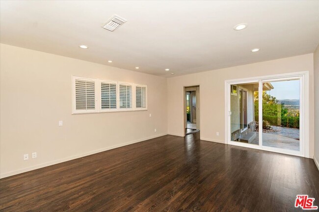 Building Photo - 15451 Longbow Dr