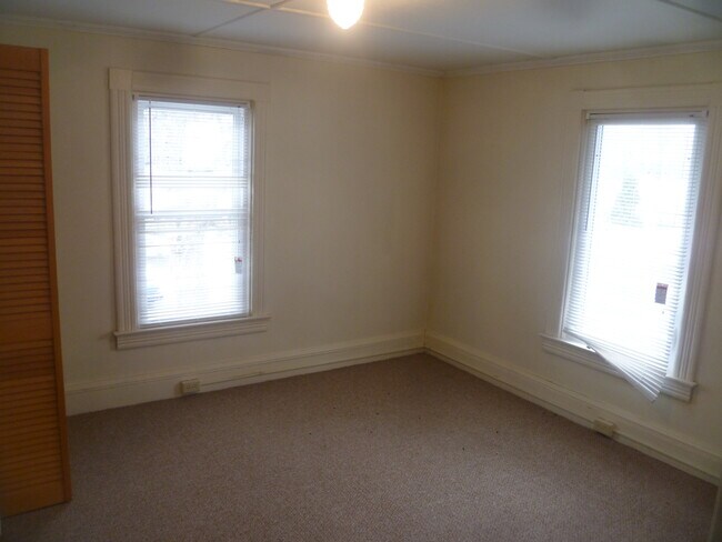 Building Photo - 174 S Branch St