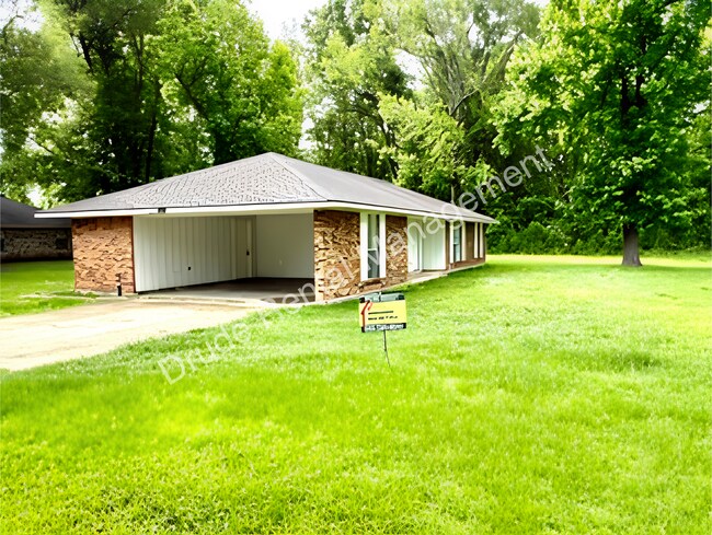Building Photo - Quiet Country Living