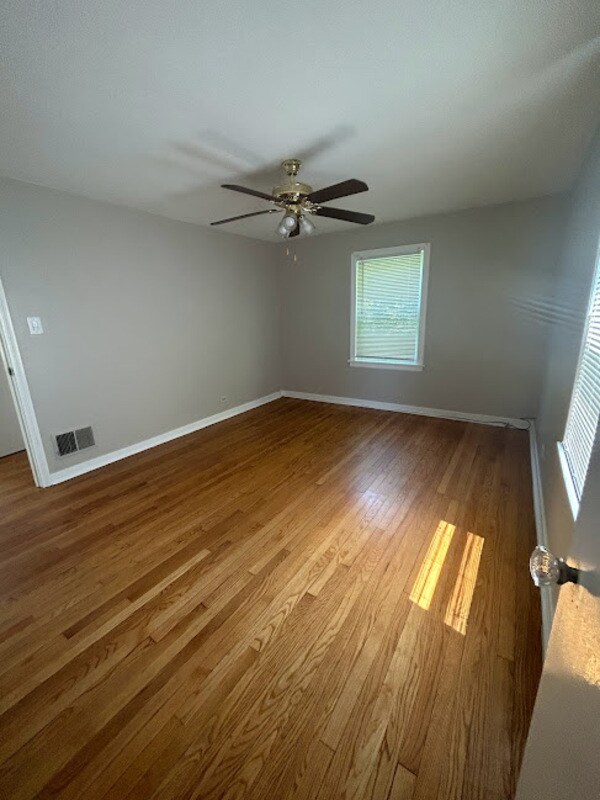 Building Photo - 10852 S Buffalo Ave