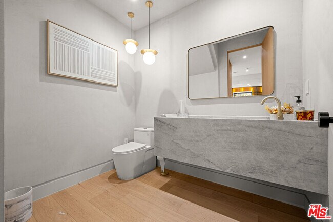 Building Photo - 4740 Sunnyslope Ave