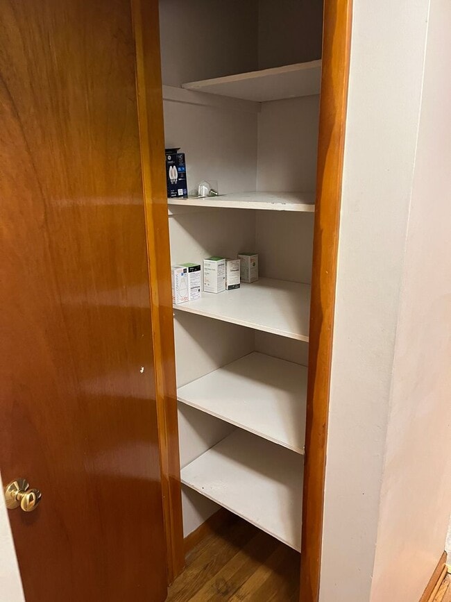 Building Photo - 2006 White St