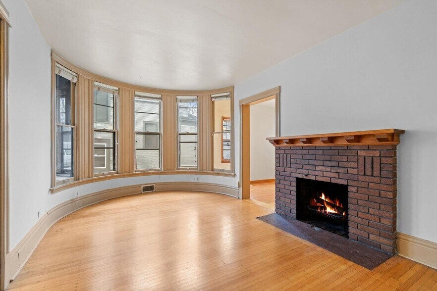 Building Photo - 2744 Fremont Ave S