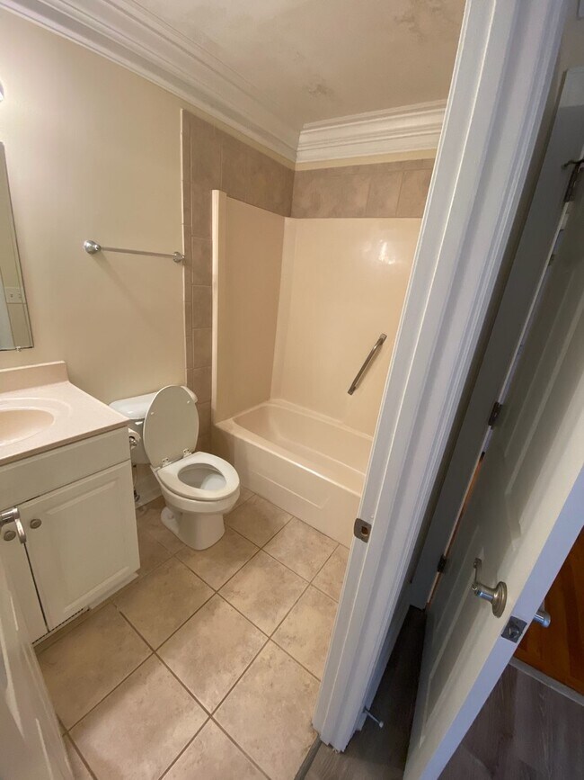 Building Photo - 1112 Boone Ln