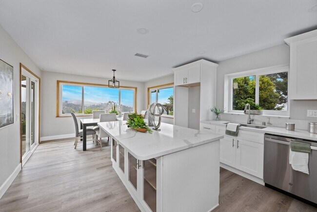 Building Photo - Reposado