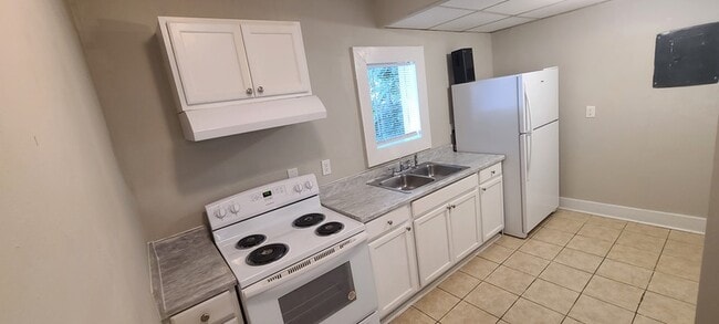 Building Photo - 710 Jefferson Dr