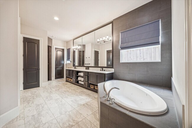 Building Photo - 618 Pink Azalea Trail