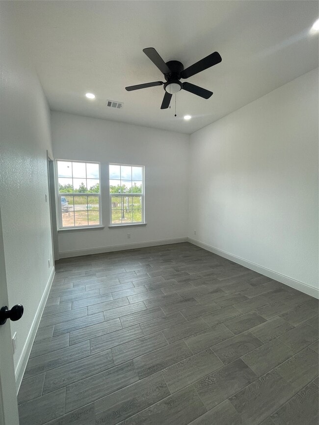 Building Photo - 1610 Rd 5729