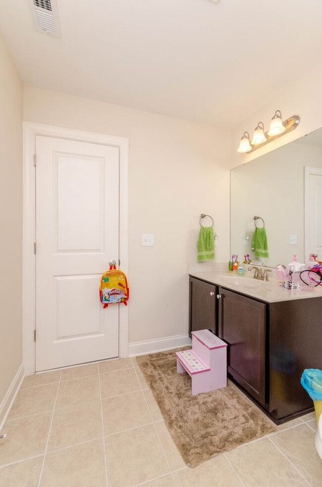 Building Photo - 255 Mimosa Dr