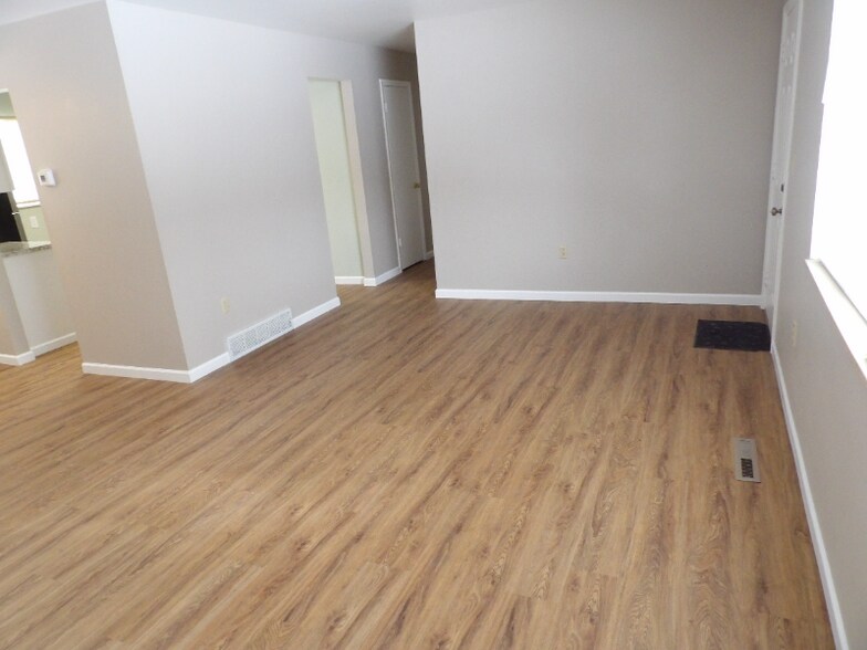 Building Photo - 5486 Mira Loma Cir