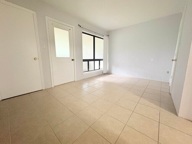 Building Photo - 1007 Sutor Rd