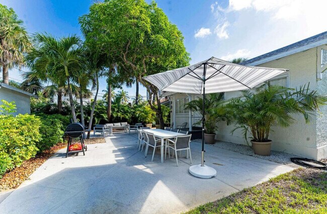 Building Photo - 5301 N Flagler Dr