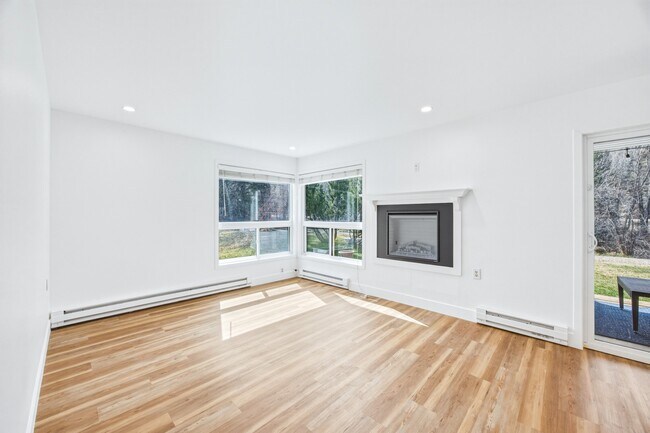 Building Photo - 34999 U.S. 6-M101