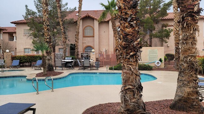 Building Photo - Fabulous First Floor Condo!