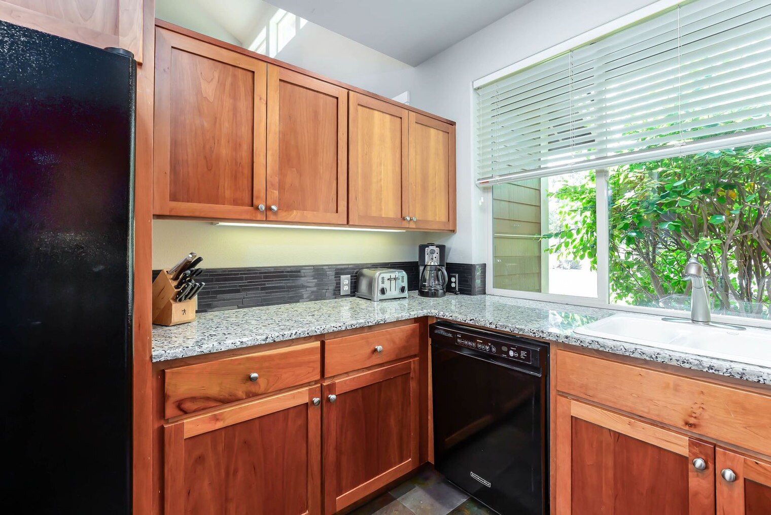 Building Photo - 10576 Village Loop