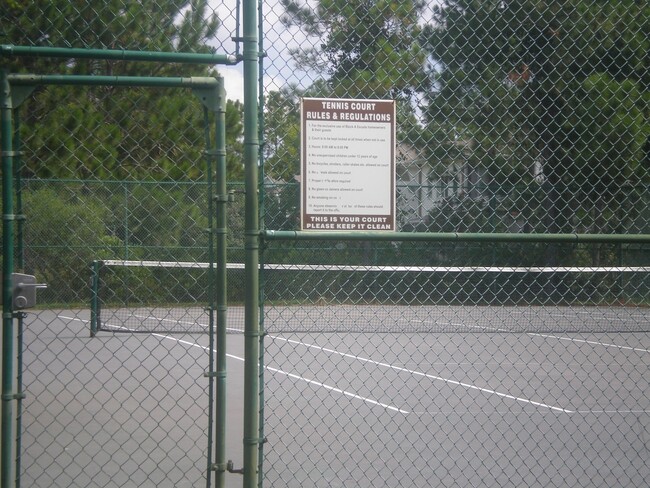 Building Photo - Escada large 2 story townhouse with fireplace, vaulted ceilings, master suite, 2 car garage, comm...