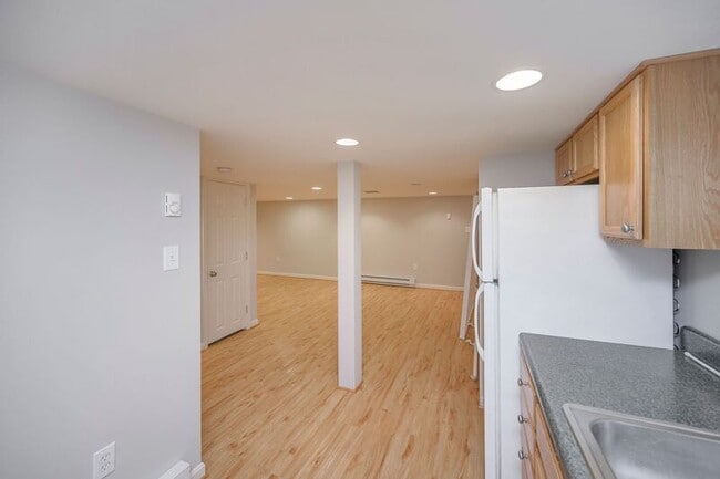 Building Photo - 1208 Kenmore Ave