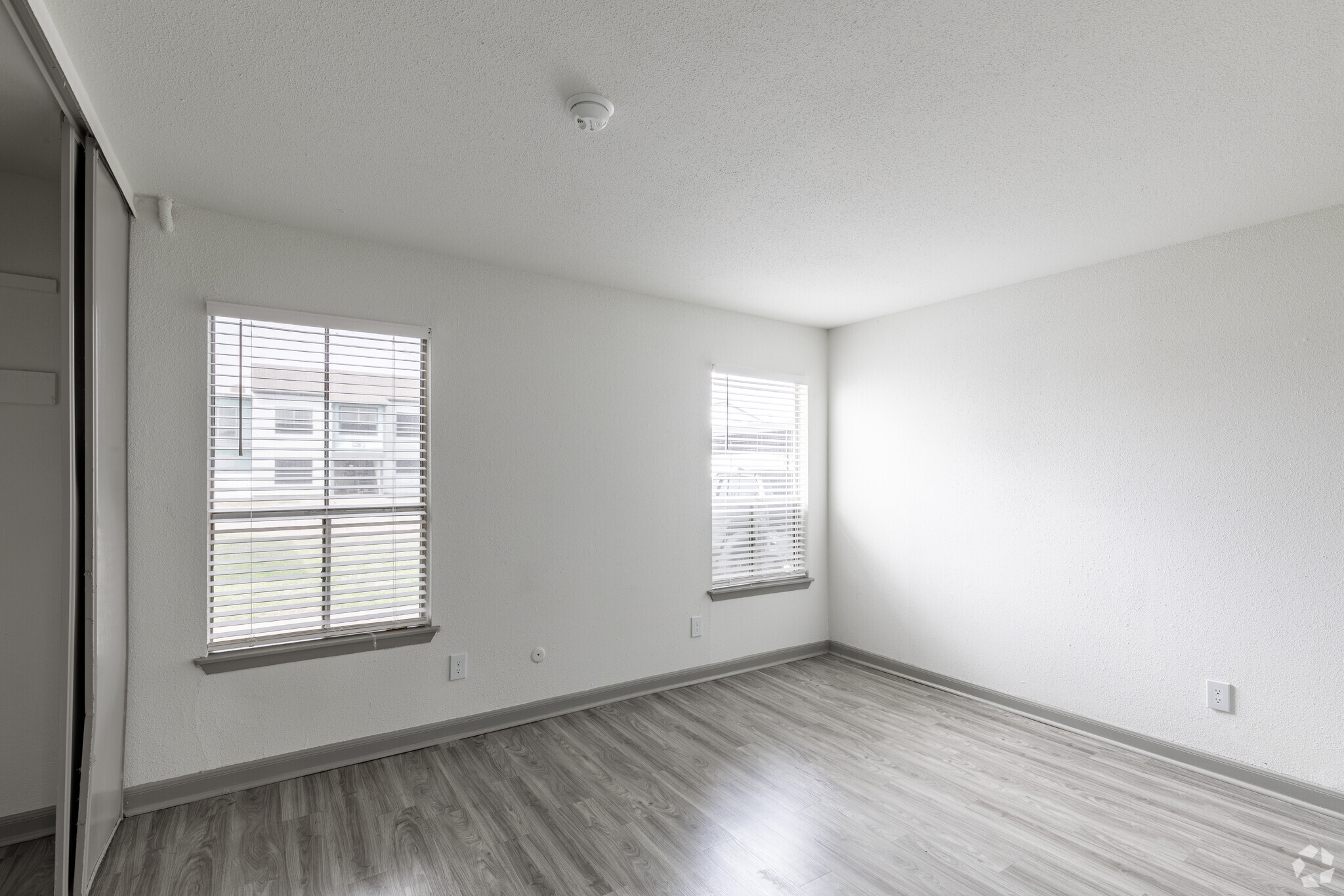 1BR, 1BA - 617 SF - Caspian Apartments