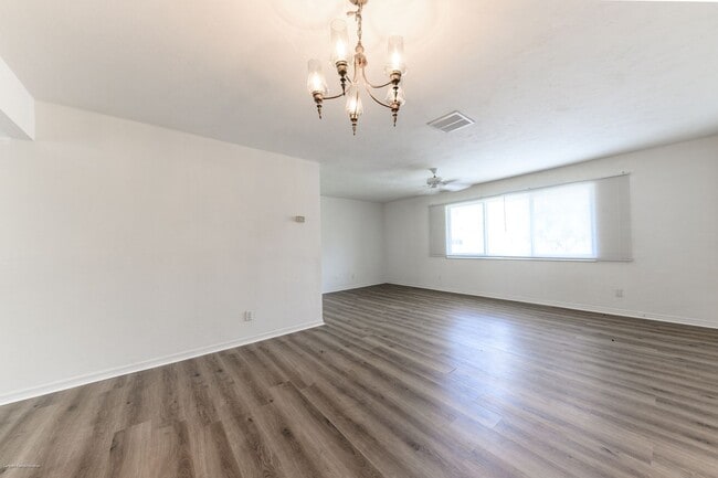Building Photo - DRASTIC PRICE DROP!!  PRIME LOCATION
