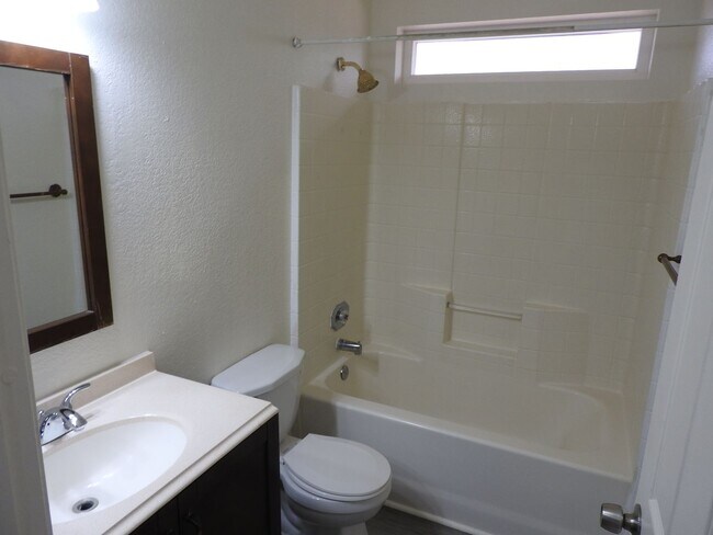 Building Photo - Three bedroom home