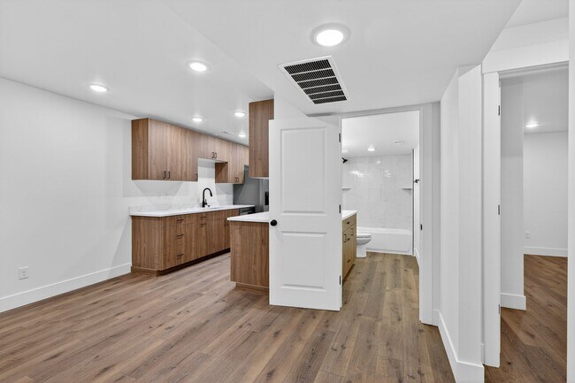 Building Photo - JR119L