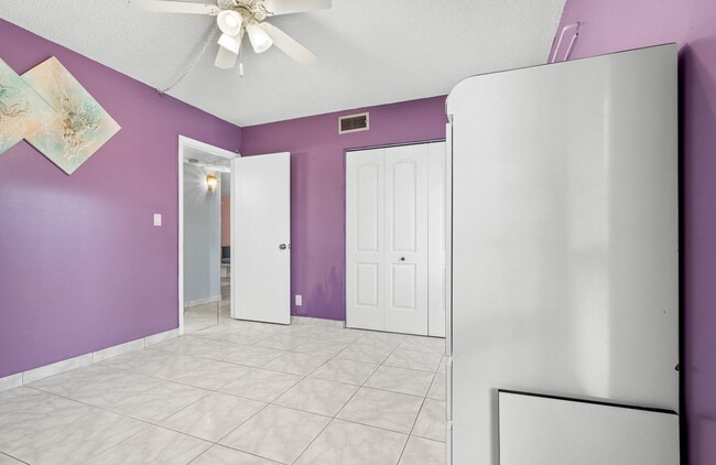 Building Photo - 250 NE 20th St