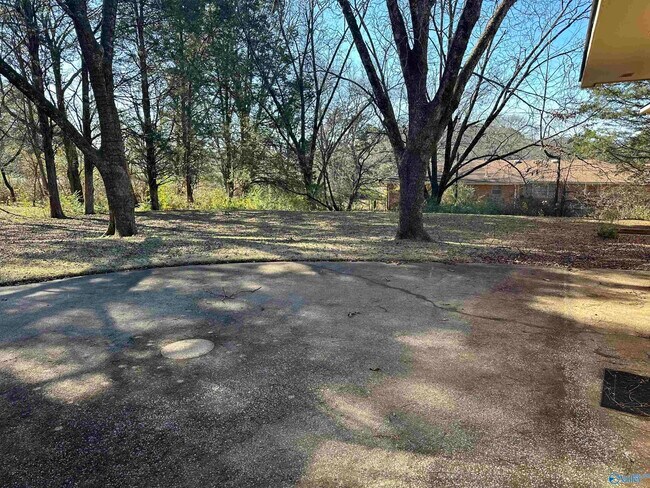 Building Photo - 102 Jones Valley Dr SW