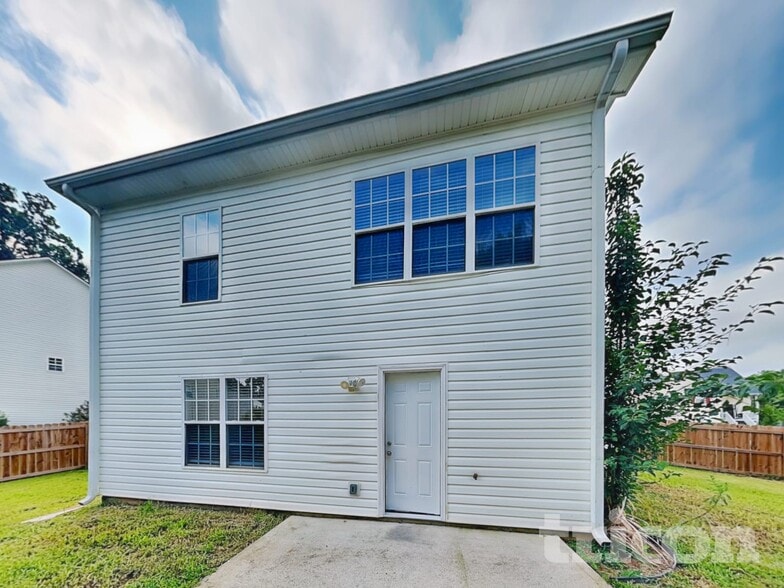 Building Photo - 103 Dumaine St