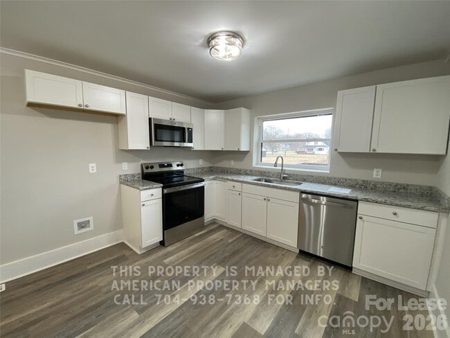 Building Photo - 1830 Hollywood Dr