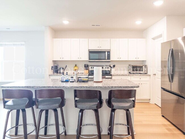 Building Photo - 3083 Day Dream Ln