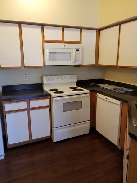 Kitchen - 2320 Gracy Farms Ln