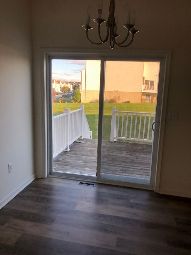 Building Photo - Coming soon - 3 bedroom, 2.5 bath condo in...