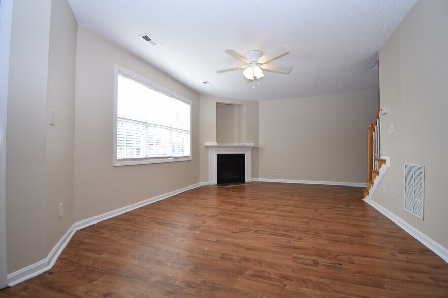 Building Photo - 2380 Vineyard Dr
