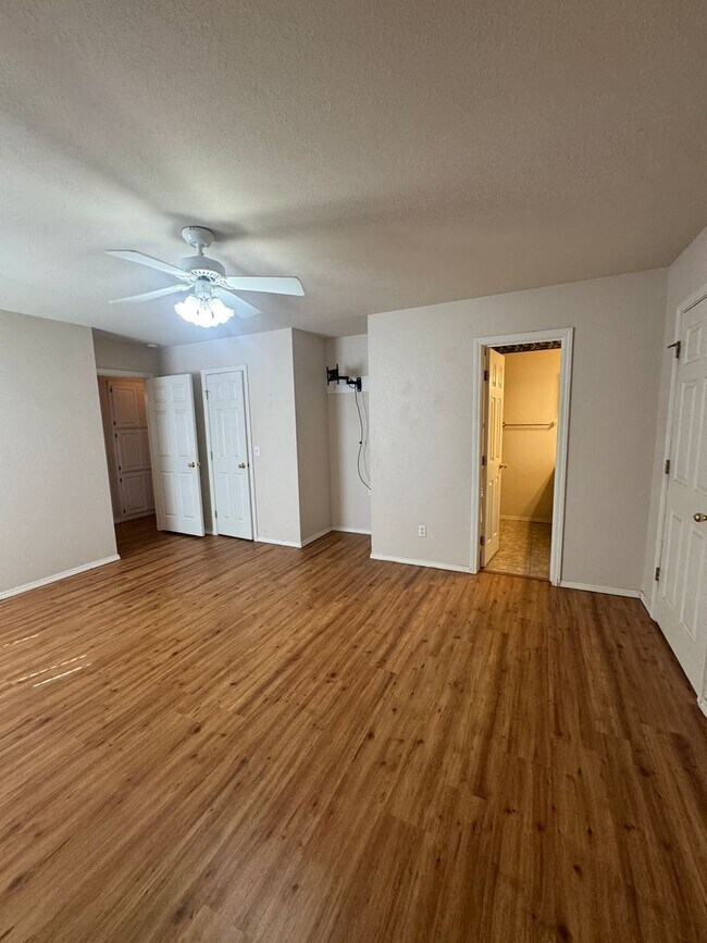 Building Photo - 4210 Catalpa Ln