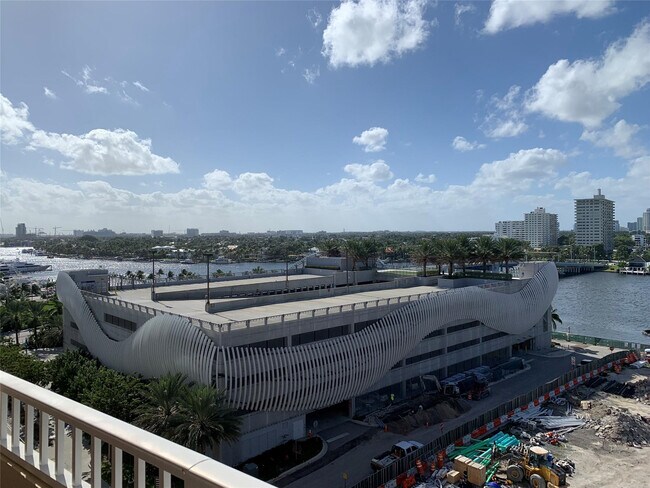 Building Photo - 200 S Birch Rd