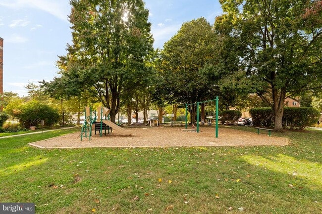 Building Photo - 2208 Colston Dr