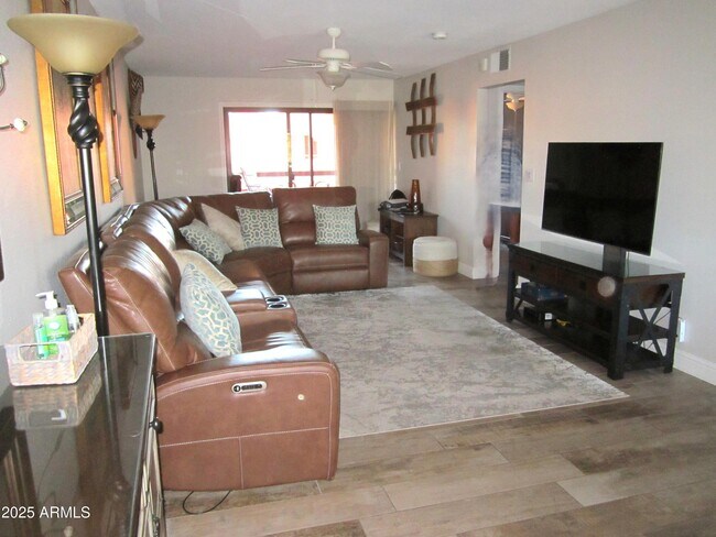 Building Photo - 4303 E Cactus Rd