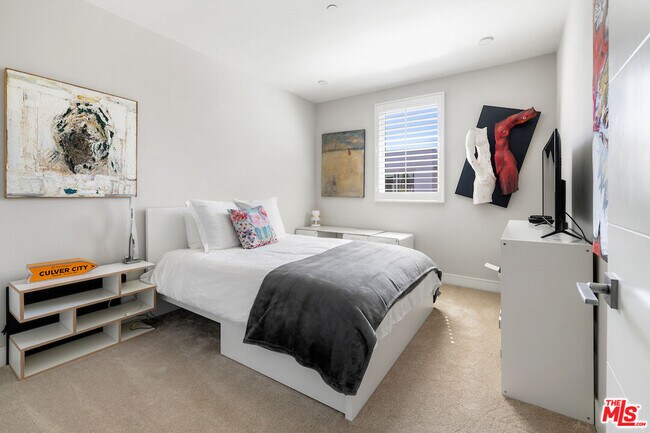 Building Photo - 6030 S Seabluff Dr