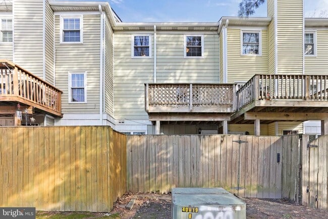 Building Photo - 1543 Marlborough Ct