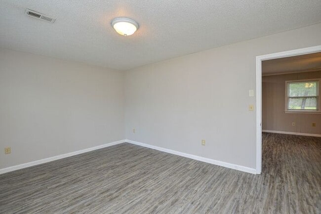 Building Photo - Renovated ranch in Matthews, NC!