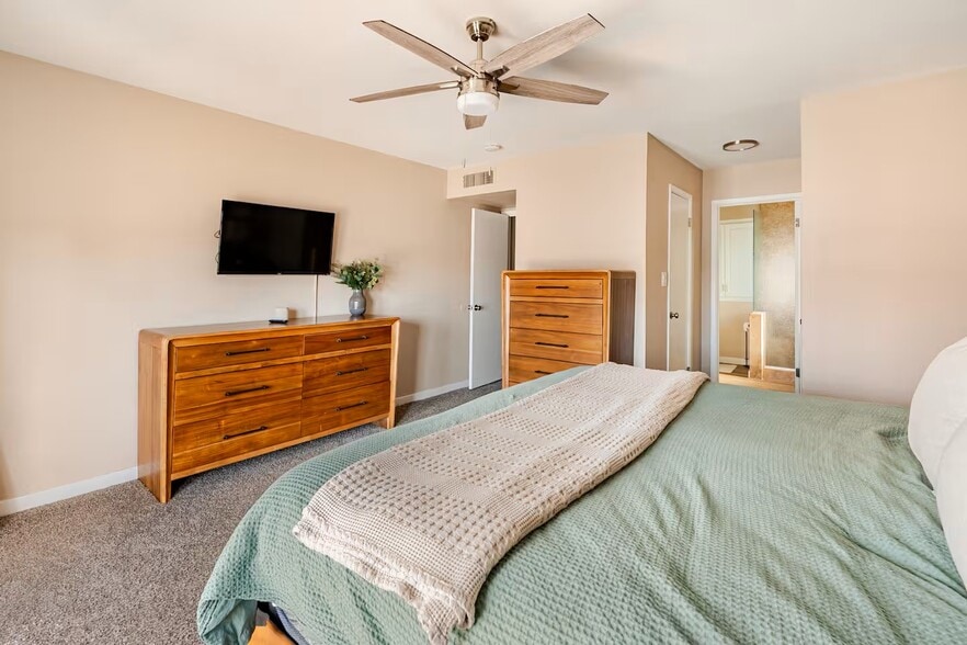 Master Bedroom - 1104 E Campus Dr