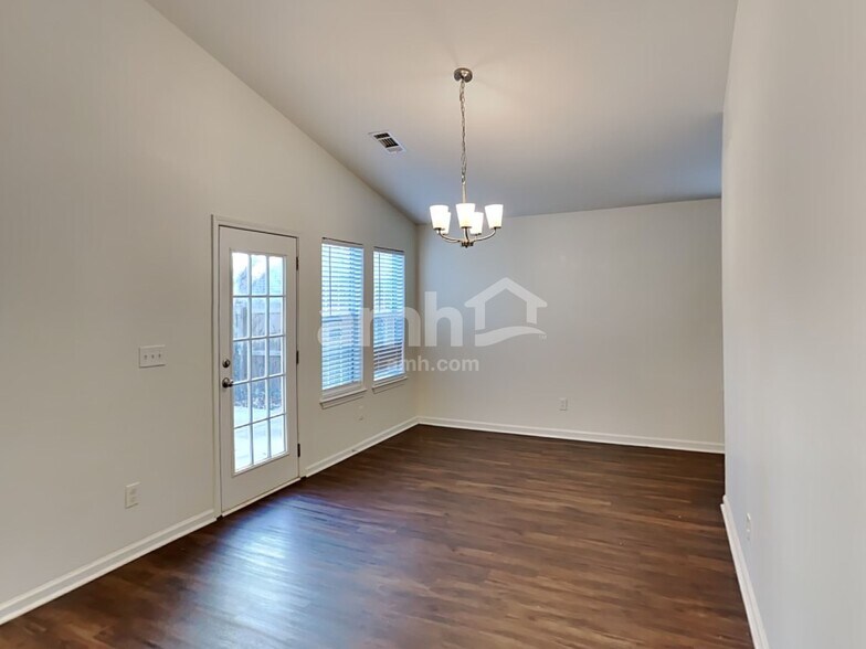 Building Photo - 408 Fairlawn Dr