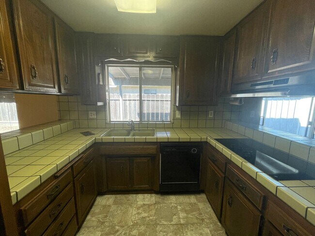 Building Photo - Single story located in East Modesto neigh...