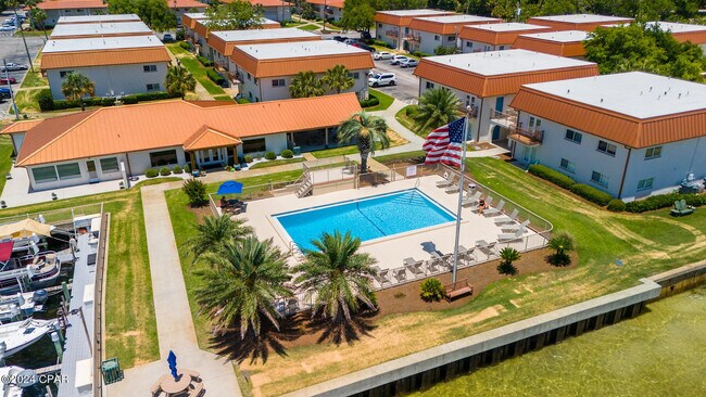 Building Photo - 2100 W Beach Dr