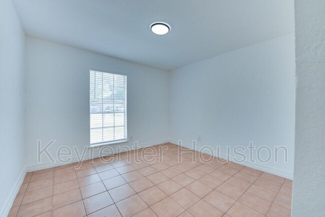 Building Photo - 2413 Woodgate St