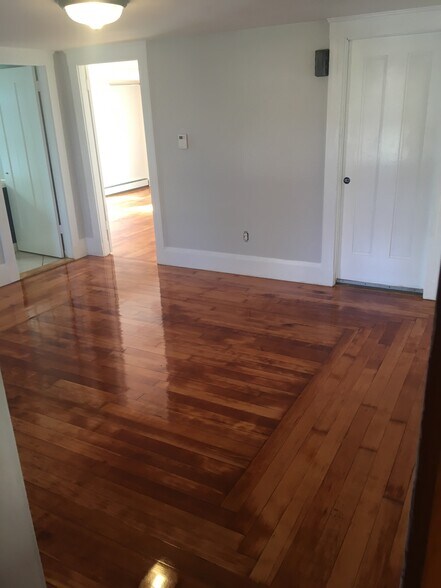 Building Photo - 48 Market St