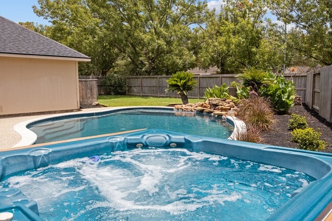 Building Photo - 20215 Water Dance Ct