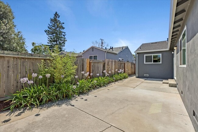 Building Photo - 406 Central Ave