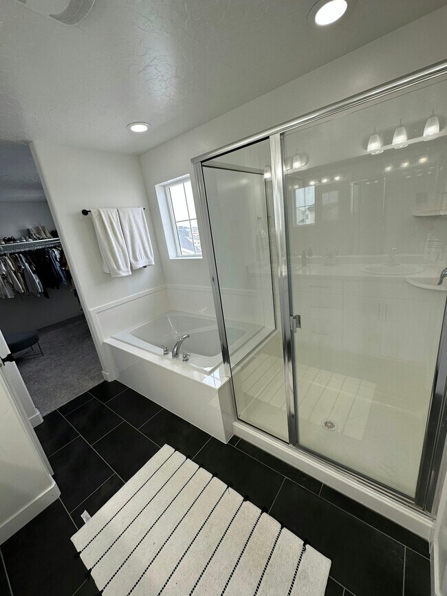 Building Photo - 3083 S Yellow Bill Dr