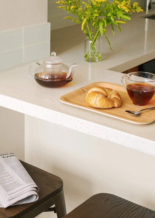 Building Photo - 925 Common St